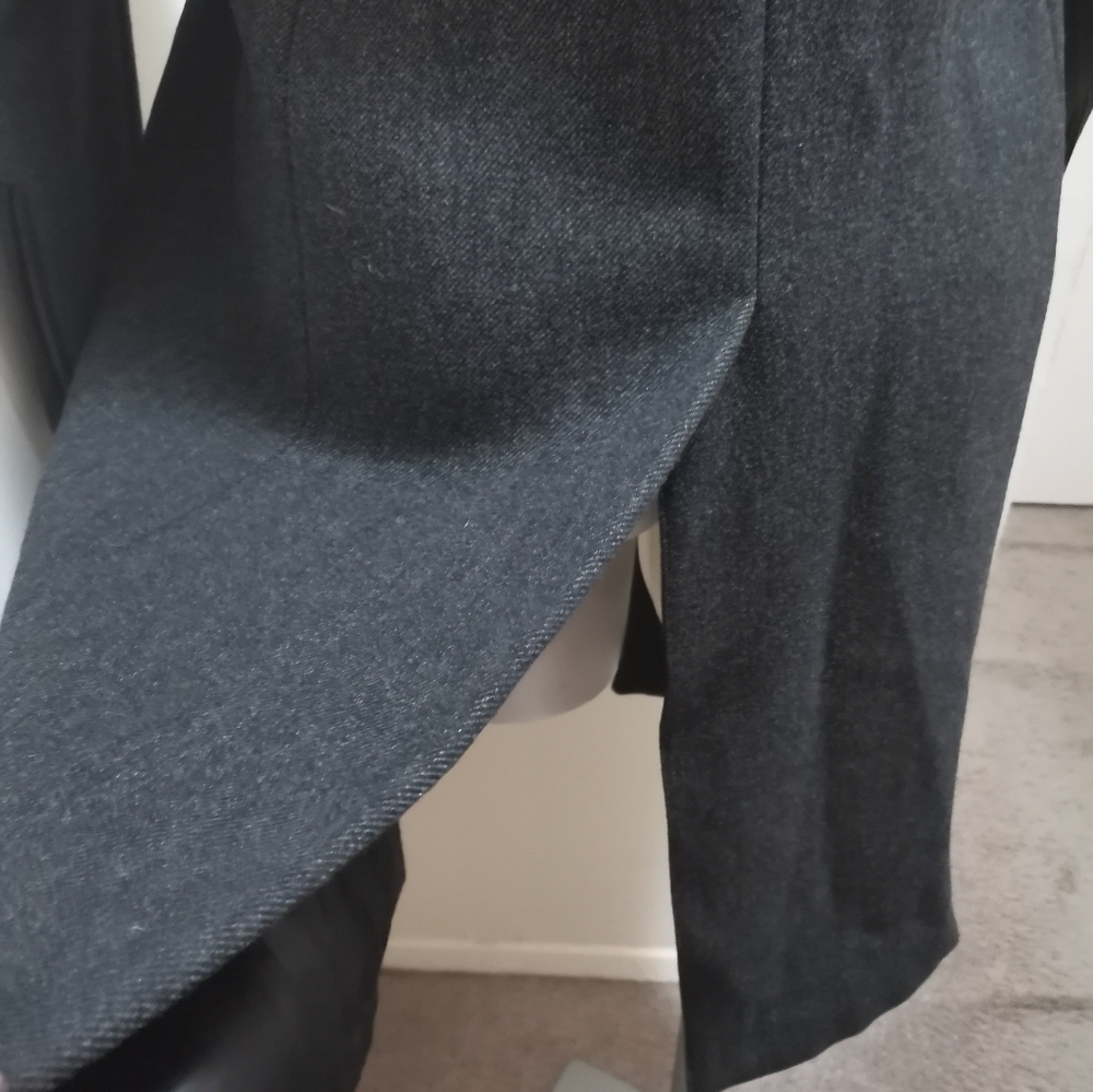 PRADA 100 %WOOL WOMEN'S LONG COAT. - Picture 16 of 16